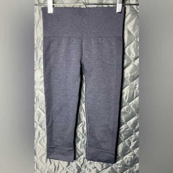 lululemon athletica flow crop Leggings women’s purple compression short athletic - Picture 1 of 6